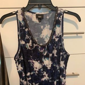 Medium sleeveless blouse